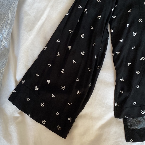 Belled sleeve Lush top size L with the tags on - Picture 3 of 5